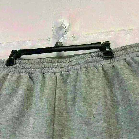 SHEIN Curve women’s sweat pants shorts - Picture 3 of 5